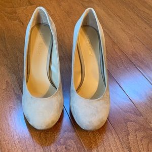 Like NEW Tan, suede heels